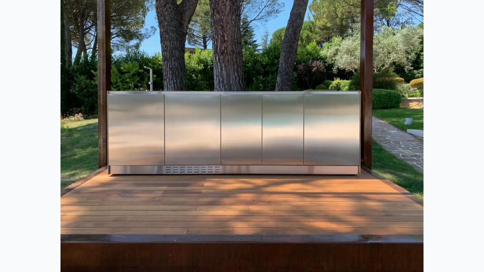 Cucina da esterno Via Nolfi in acciaio inox naturale di OF Outdoor kitchens