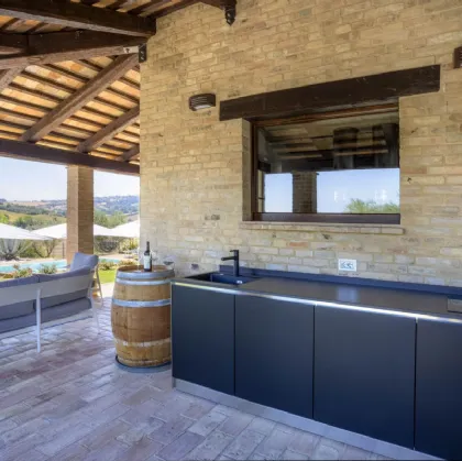 Cucina da esterno Via Nolfi in acciaio inox laccato blu di OF Outdoor kitchens