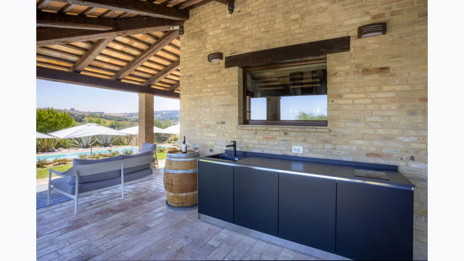 Cucina da esterno Via Nolfi in acciaio inox laccato blu di OF Outdoor kitchens